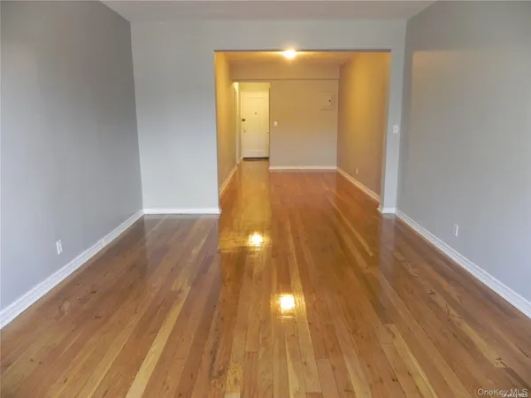 $2,735 | 12 Welwyn Road, Unit 2P, Great Neck, NY 11021