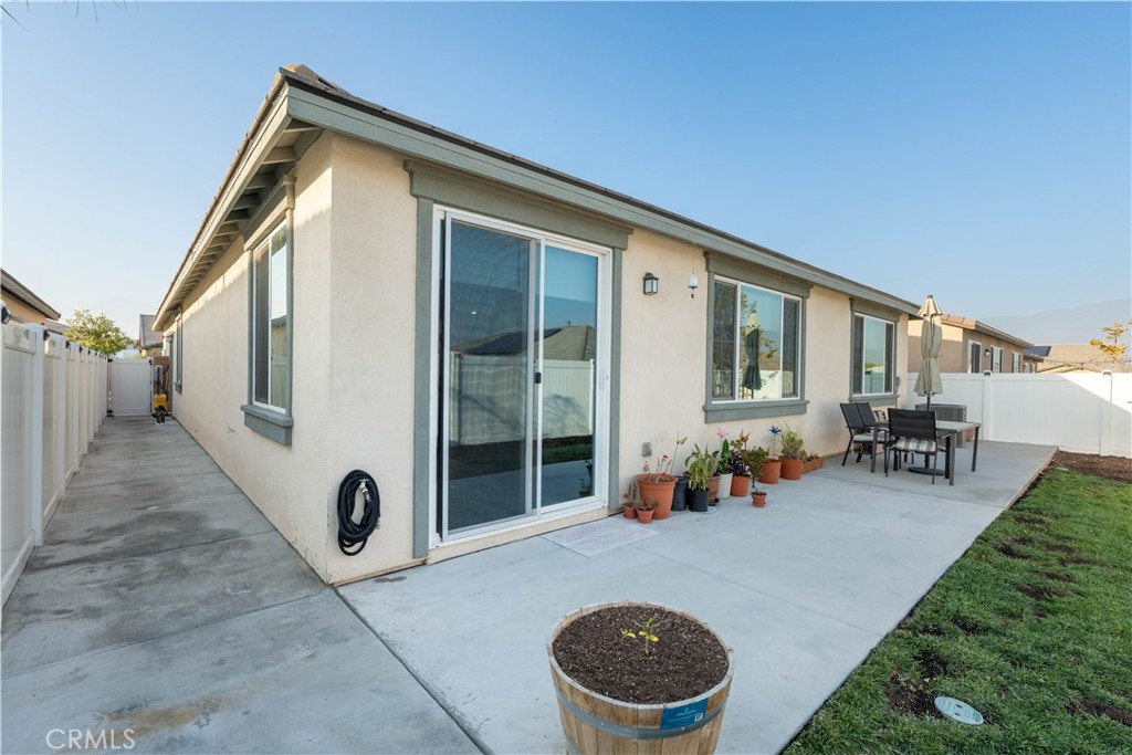 565 Hudson Way Rialto, CA 92377 - Photo 29 of 39