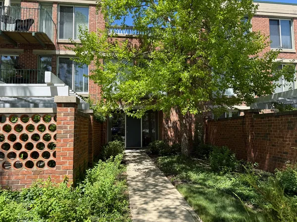 $625,000 | 4020 Arbor Lane, Northfield, IL 60093