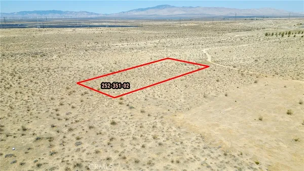 $16,500 | 0 Ptn Of Se1/4 Sec18 T9 R13 Excl Of Mr, Rosamond, CA 93560