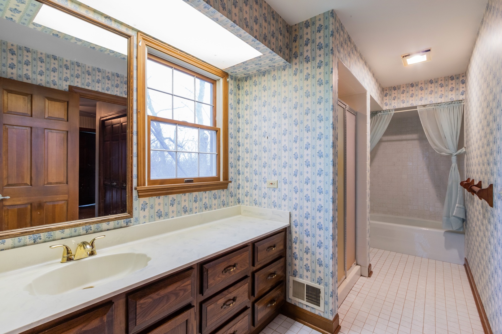 841 Cortbridge Court Inverness, IL 60067 - Photo 11 of 18 Gallery Image 11