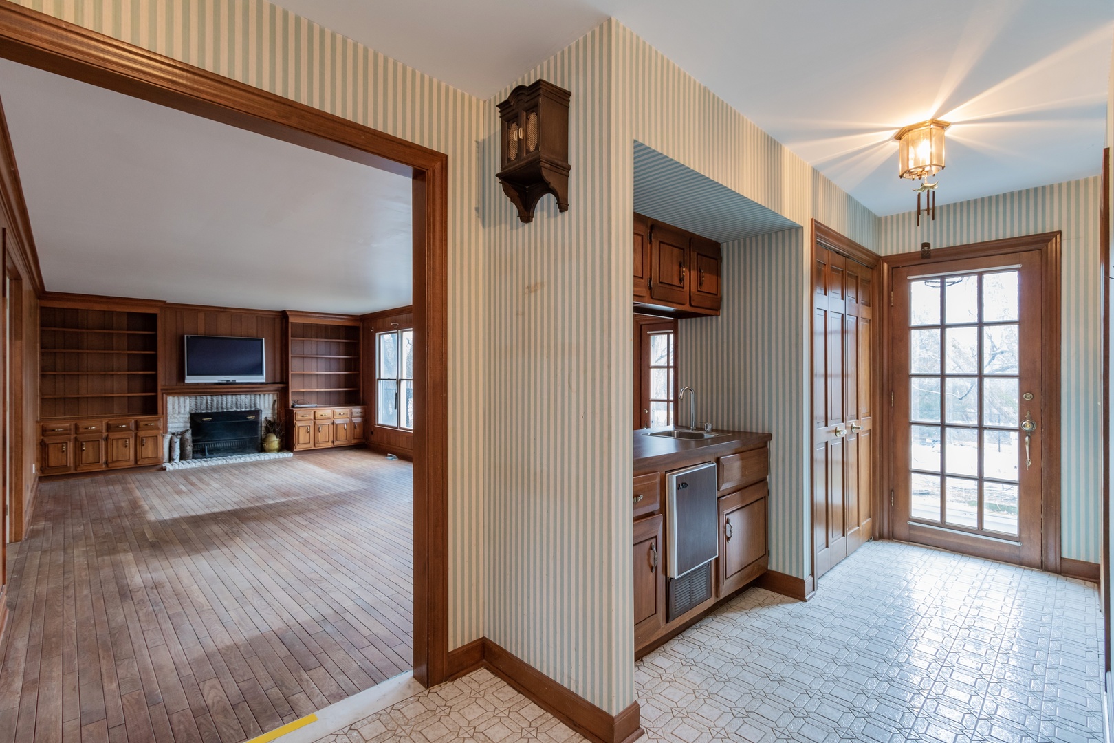 841 Cortbridge Court Inverness, IL 60067 - Photo 7 of 18 Gallery Image 7