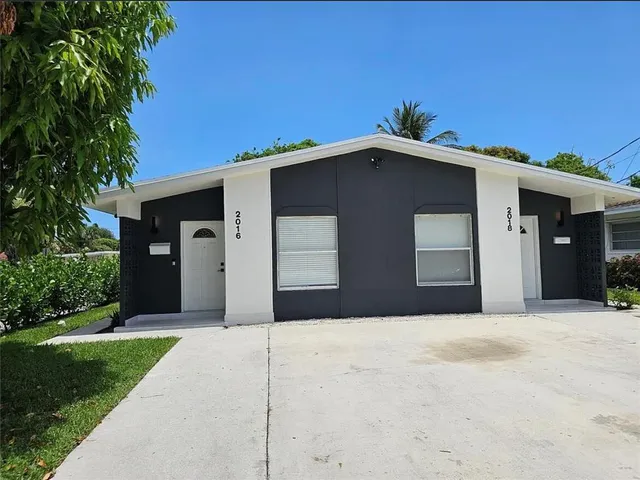 $2,900 | 2016 Dock Street, West Palm Beach, FL 33401