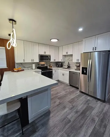 $2,900 | 2016 Dock Street, West Palm Beach, FL 33401