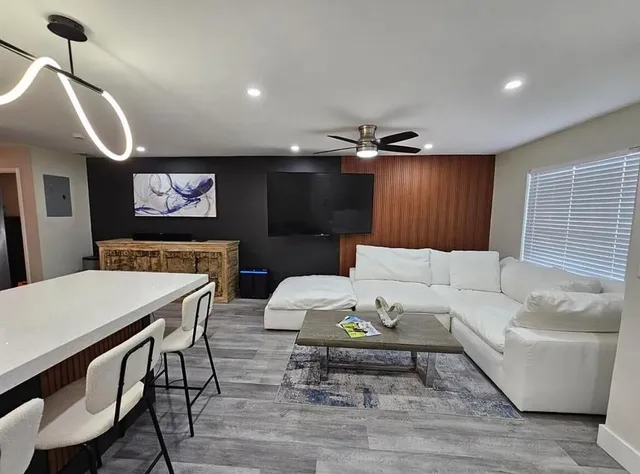 $2,900 | 2016 Dock Street, West Palm Beach, FL 33401