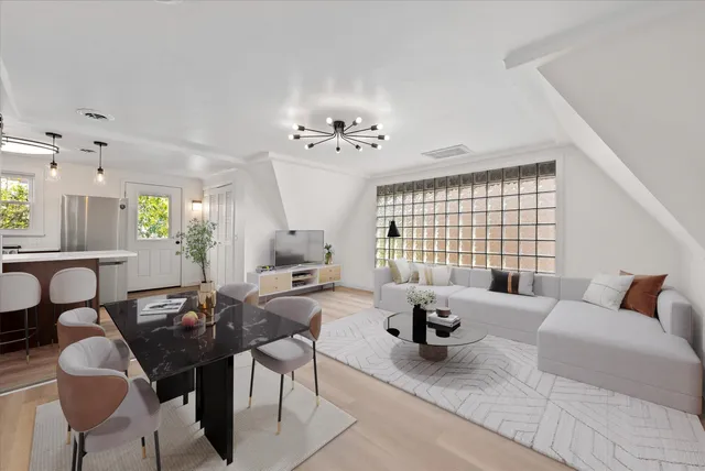 $1,300 | 2026 East Kenilworth Place, Unit 3, Milwaukee, WI 53202