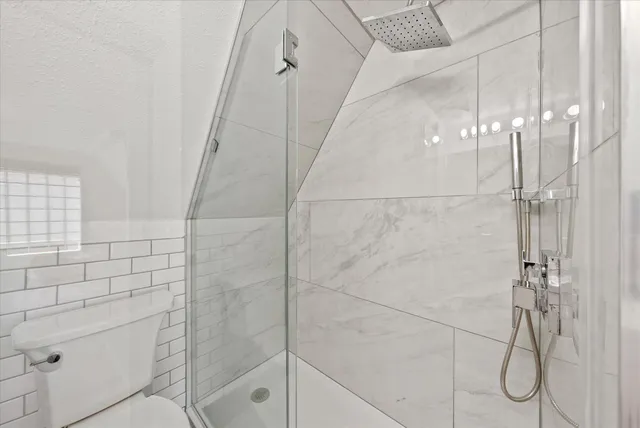 $1,300 | 2026 East Kenilworth Place, Unit 3, Milwaukee, WI 53202