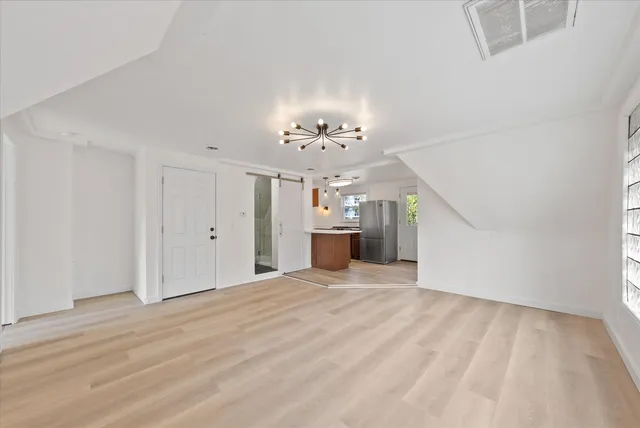 $1,300 | 2026 East Kenilworth Place, Unit 3, Milwaukee, WI 53202