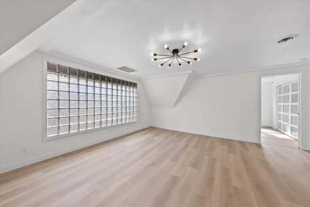 $1,300 | 2026 East Kenilworth Place, Unit 3, Milwaukee, WI 53202