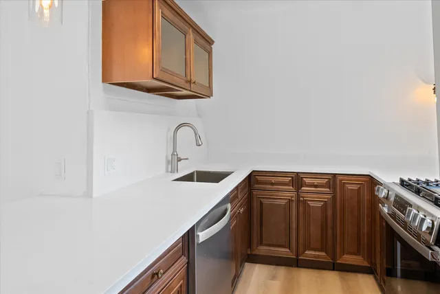 $1,300 | 2026 East Kenilworth Place, Unit 3, Milwaukee, WI 53202