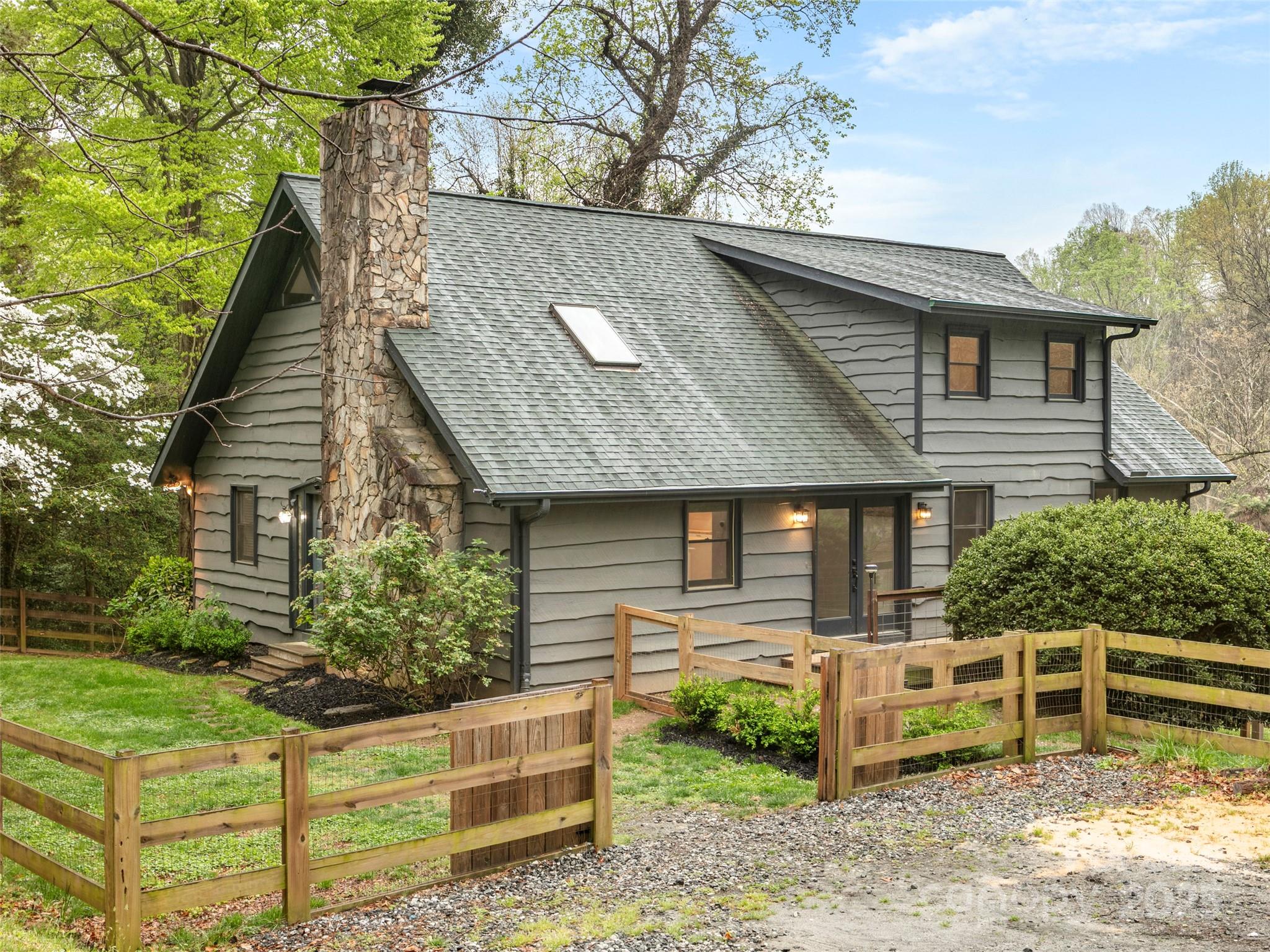 373 Vineyard Road Tryon, NC 28782 - Photo 30 of 46 a backyard of a house with wooden fence and deck