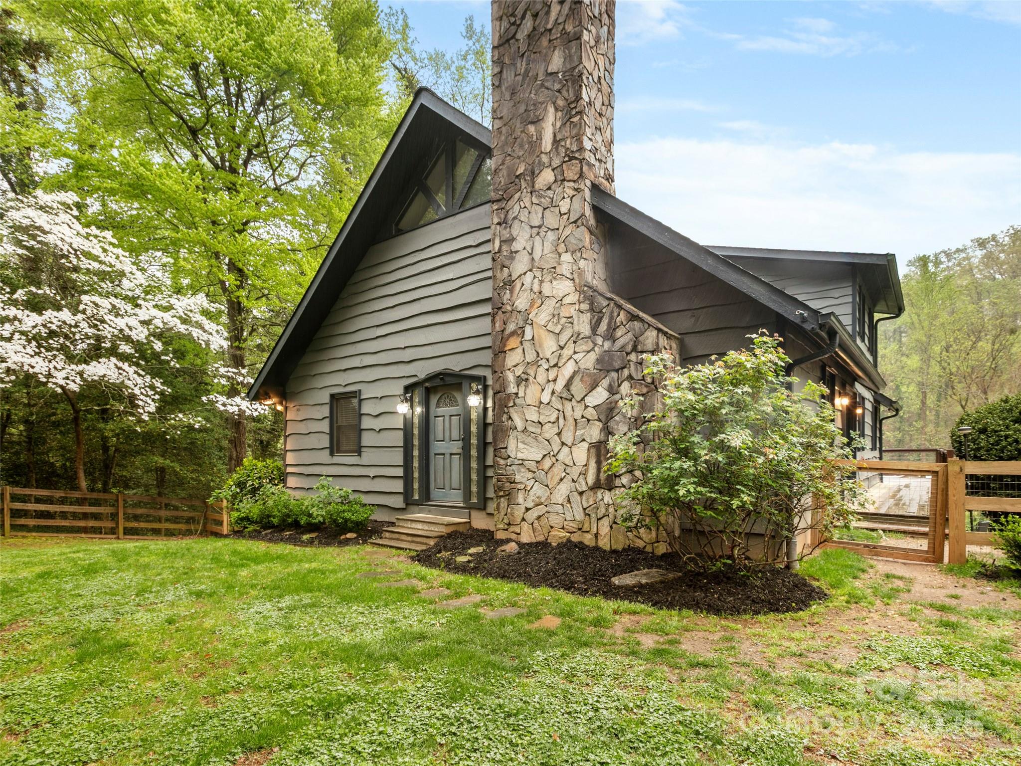 373 Vineyard Road Tryon, NC 28782 - Photo 32 of 46 a backyard of a house with lots of green space