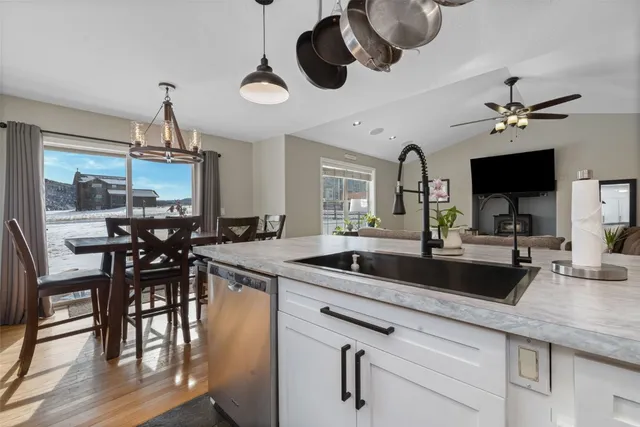 $825,000 | 158 Oak Ridge Circle, Oak Creek, CO 80467