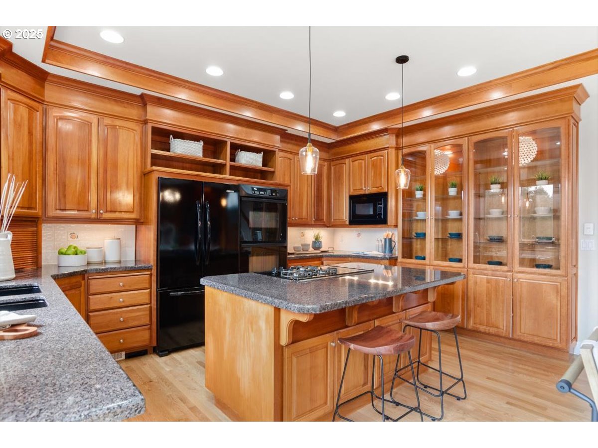 9440 Northwest Lightning Ridge Drive Portland, OR 97229 - Photo 17 of 48 Kitchen