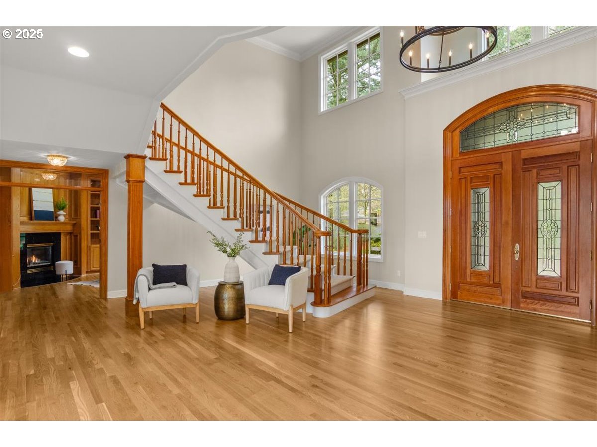 9440 Northwest Lightning Ridge Drive Portland, OR 97229 - Photo 22 of 48 Entrance/Foyer