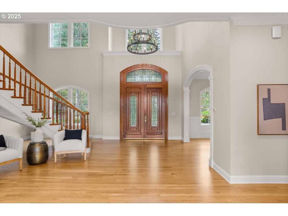 9440 Northwest Lightning Ridge Drive Portland, OR 97229 - Photo 4 of 48 Entrance/Foyer