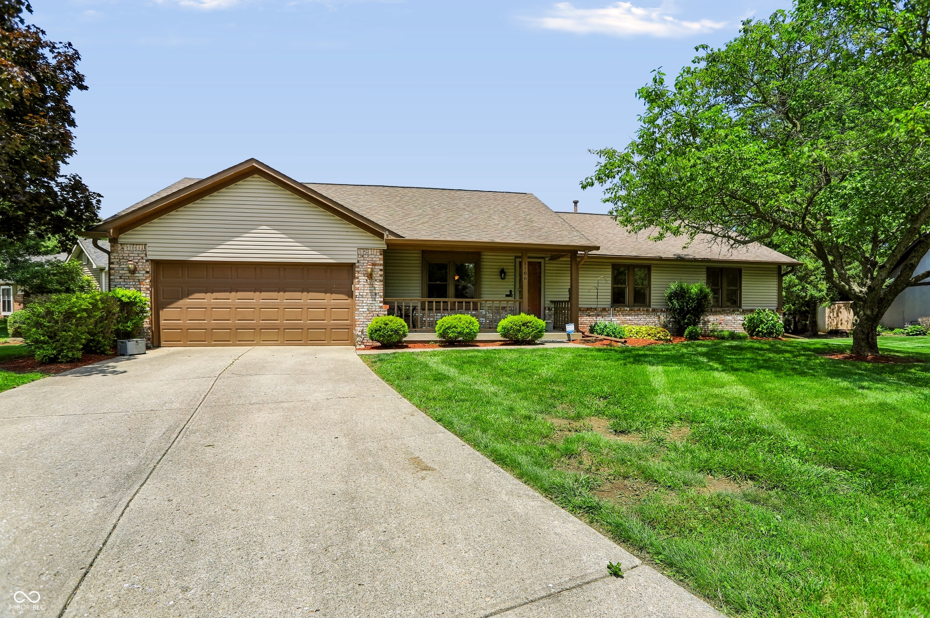 1186 Madrid Road Greenwood, IN 46143 - Photo 3 of 53