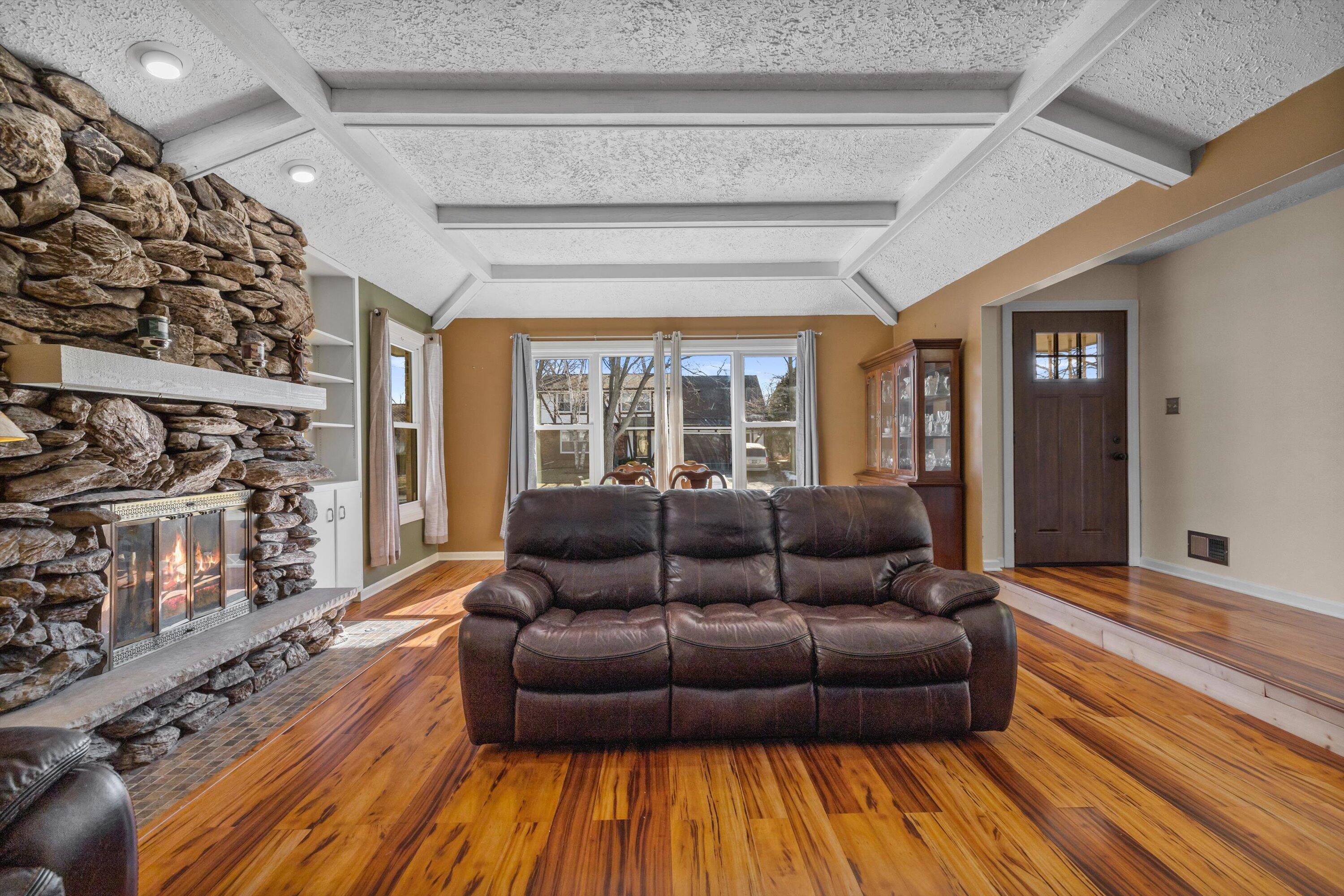 3318 14th Place Kenosha, WI 53144 - Photo 4 of 51 14-IMG_6685