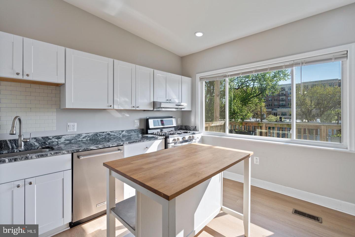 3819 Roland Avenue Baltimore, MD 21211 - Photo 5 of 55 Gallery Image 5
