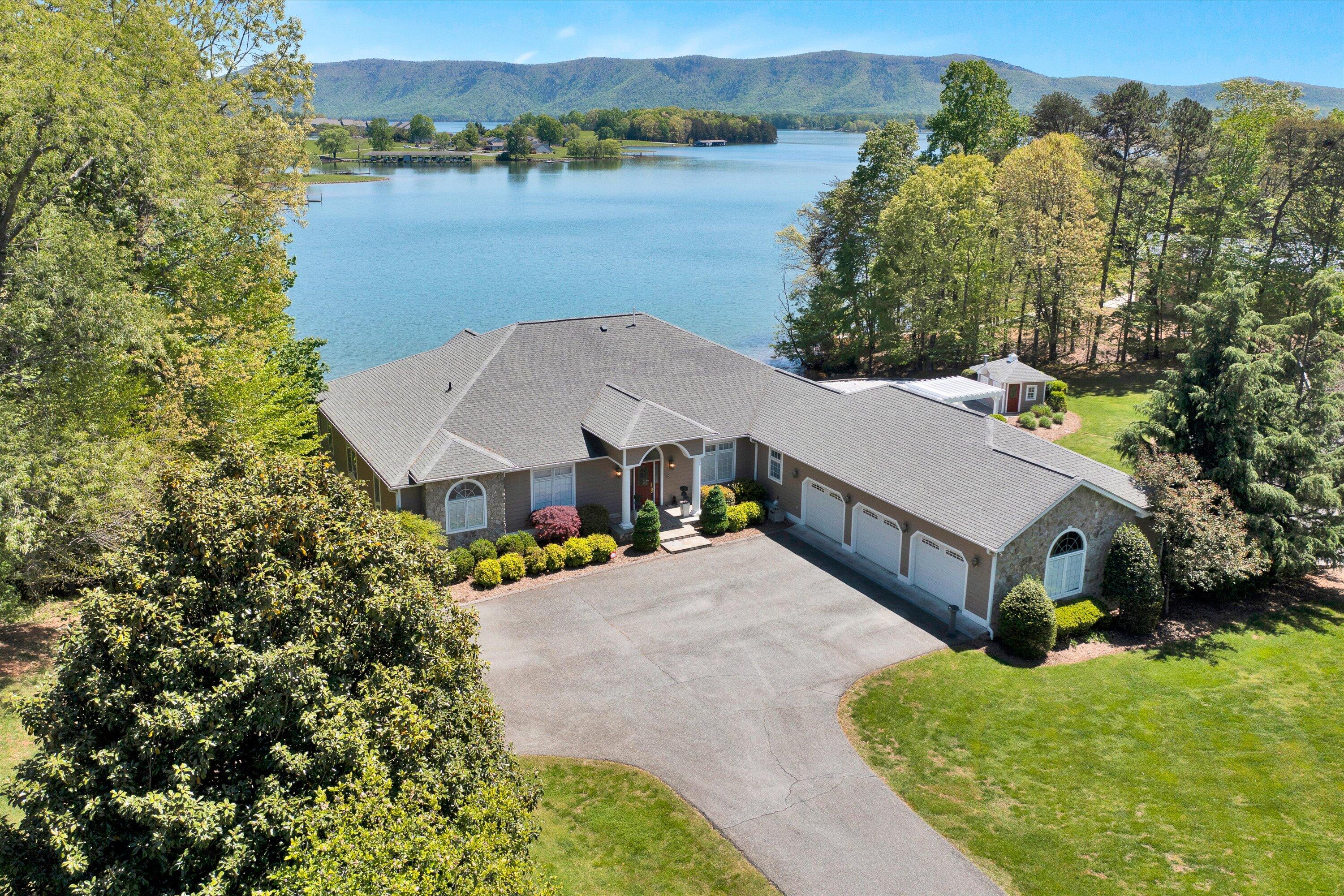 15 Tranquility Road Moneta, VA 24121 - Photo 3 of 110 002-042220240122
