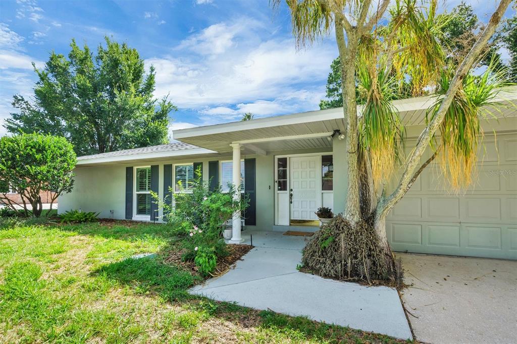 136 Lake Mariam Road Winter Haven, FL 33884 - Photo 4 of 55