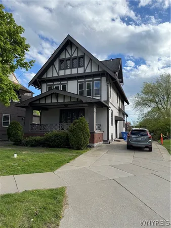 $2,050 | 2 Agassiz Circle, Unit B, Buffalo, NY 14214