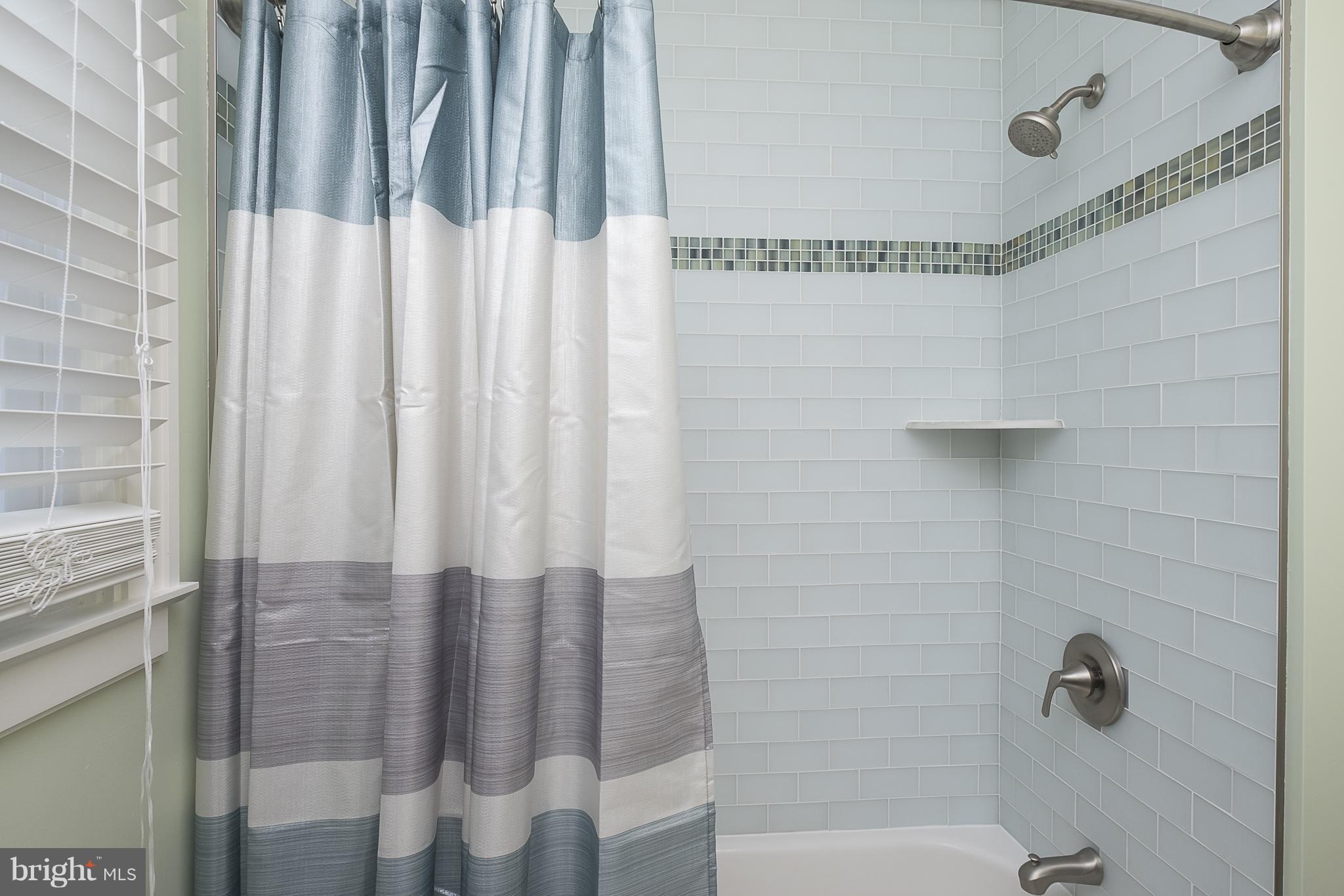110 Woodwind Road Baltimore, MD 21228 - Photo 15 of 30 Bathroom tub