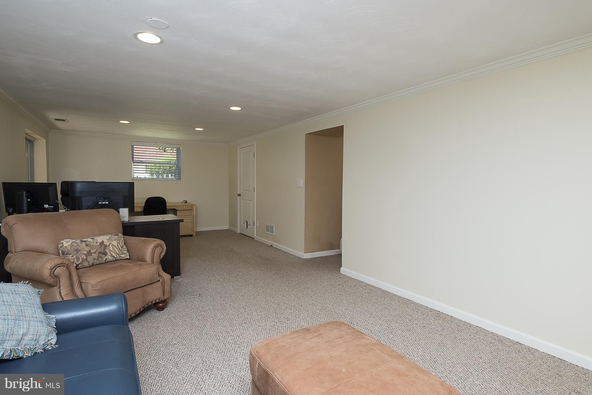 110 Woodwind Road Baltimore, MD 21228 - Photo 19 of 30 Family Room