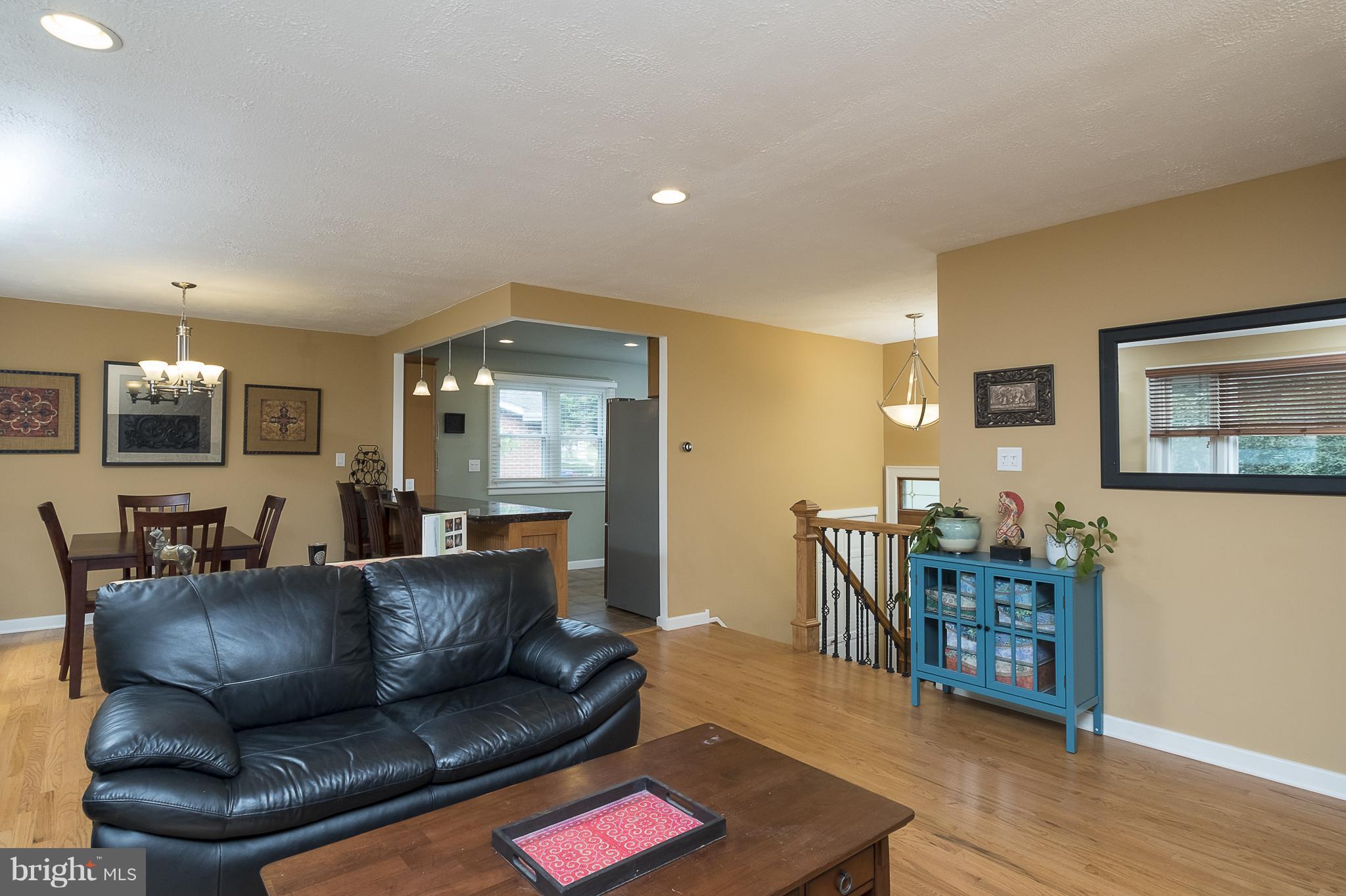 110 Woodwind Road Baltimore, MD 21228 - Photo 3 of 30 Living Room