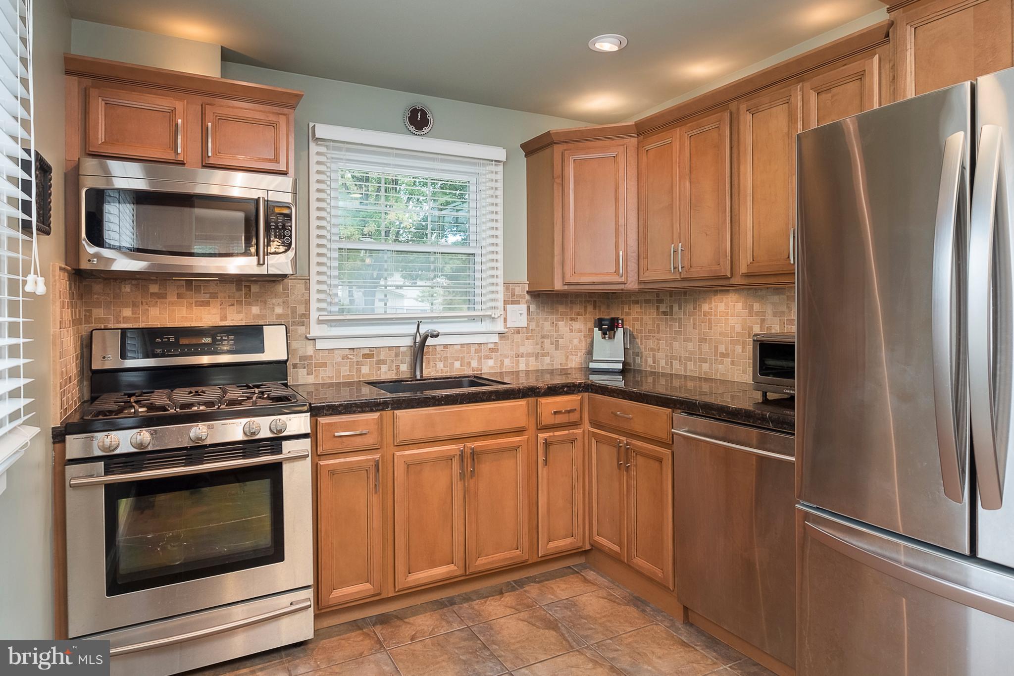 110 Woodwind Road Baltimore, MD 21228 - Photo 6 of 30 Kitchen