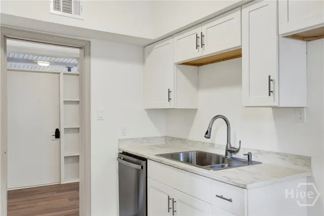 $2,600 | 1317 Halcyon Drive, Savannah, GA 31406