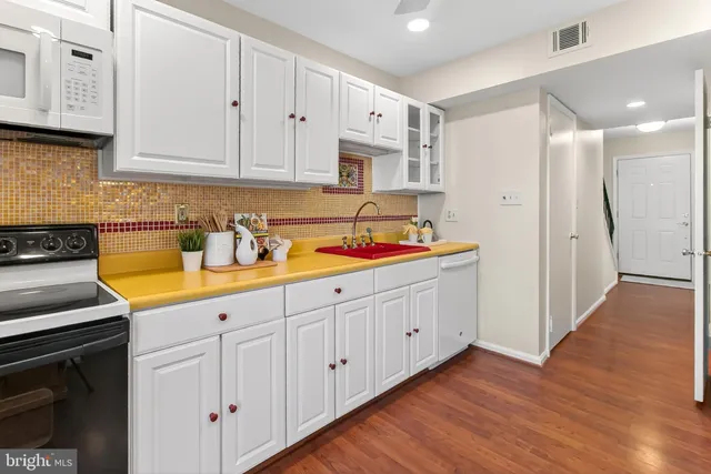 $619,900 | 2810 Andiron Lane, Vienna, VA 22180