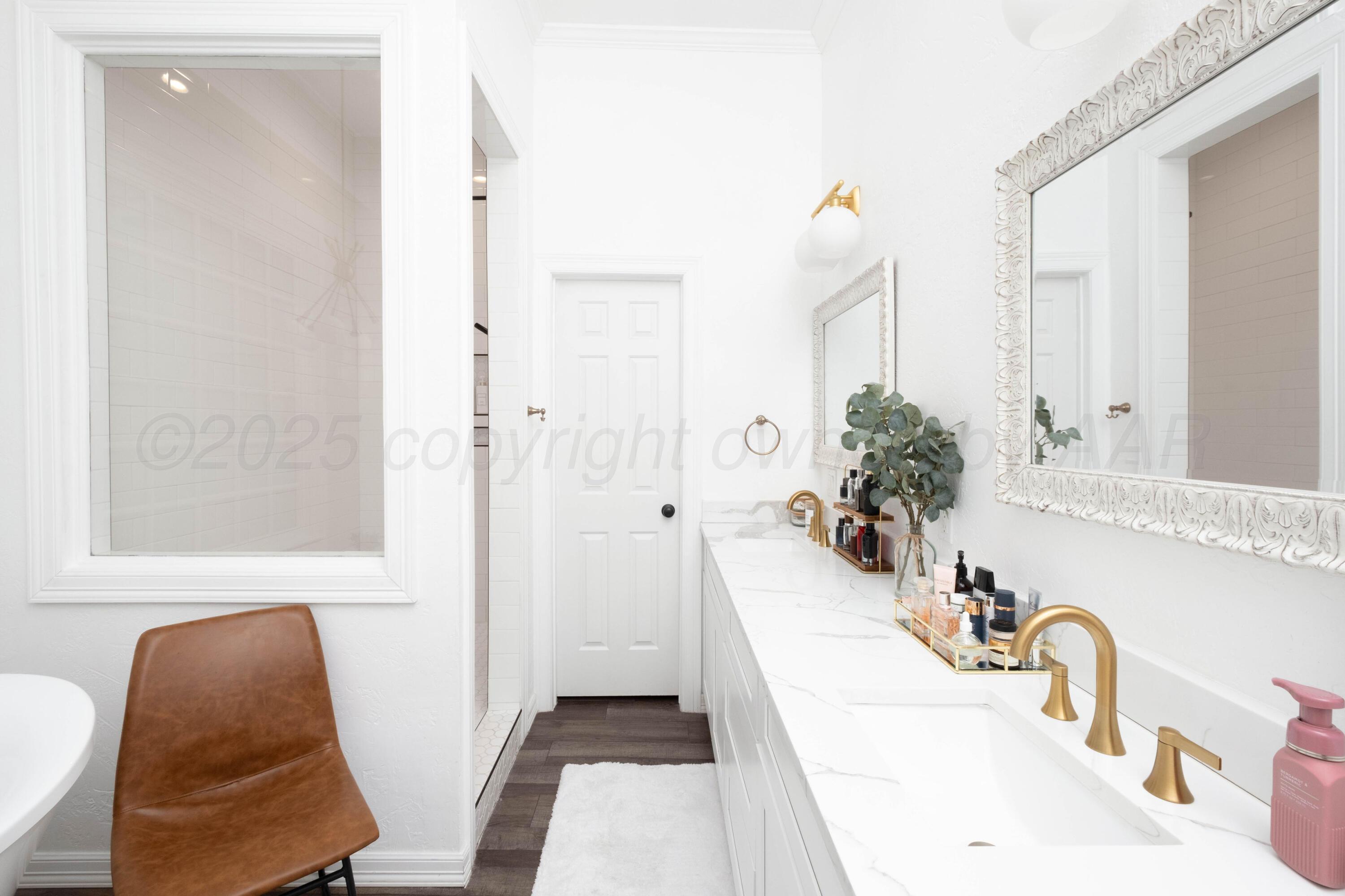 3207 Parker Street Amarillo, TX 79109 - Photo 33 of 73 a bathroom with a sink and a mirror