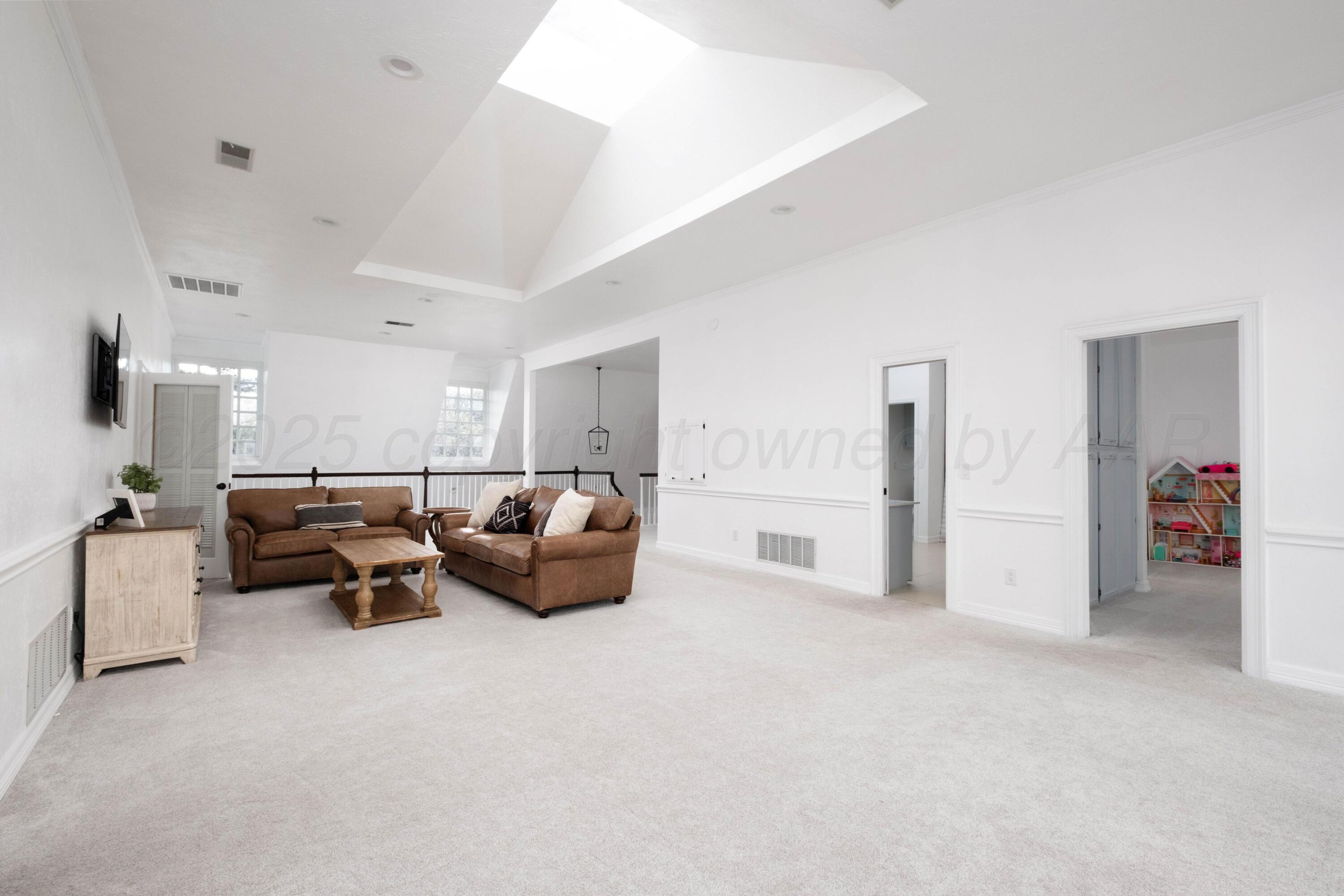 3207 Parker Street Amarillo, TX 79109 - Photo 52 of 73 a living room with furniture and white walls