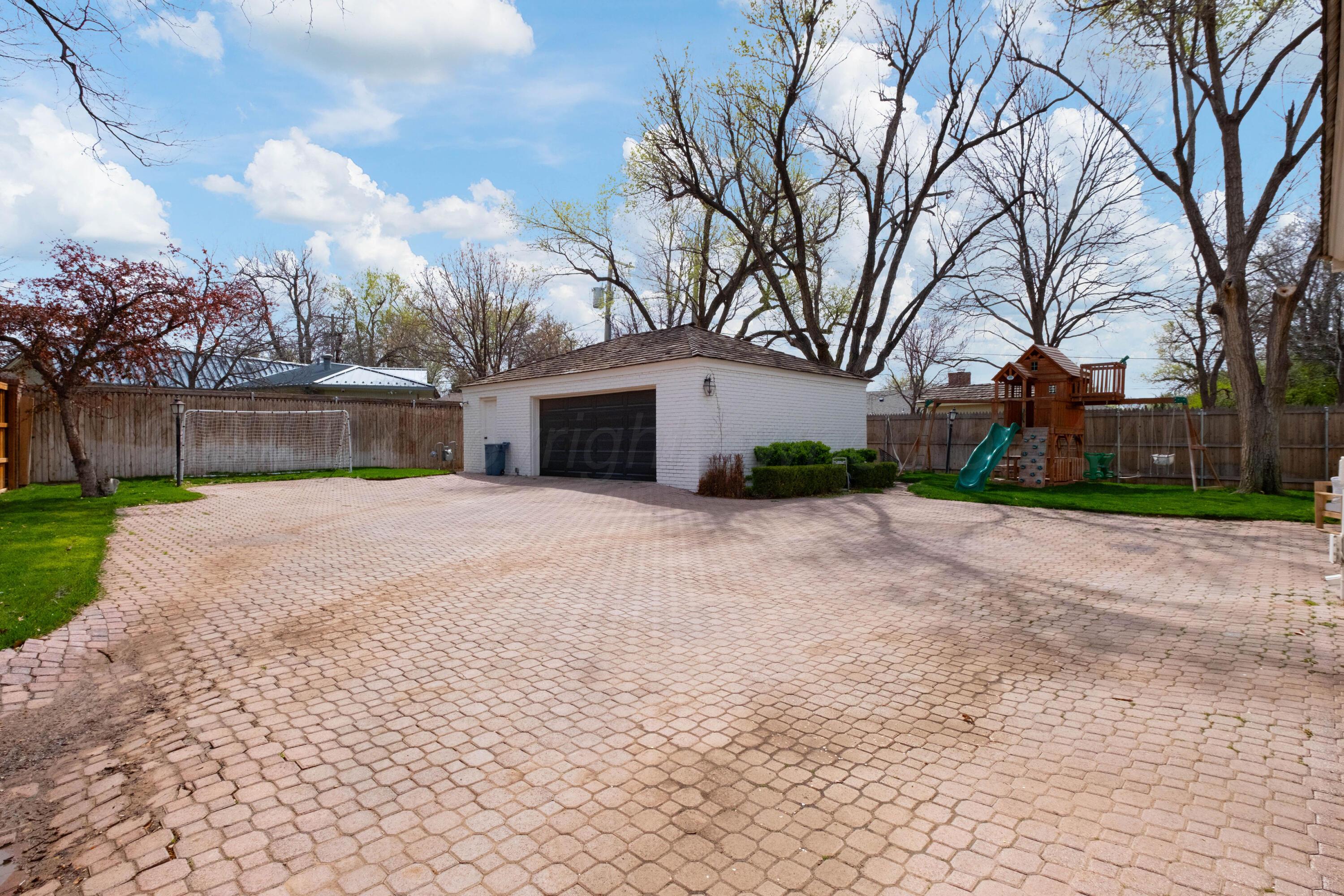 3207 Parker Street Amarillo, TX 79109 - Photo 70 of 73 a front view of house with yard and trees