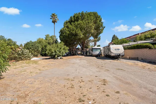 a view of a backyard of the house