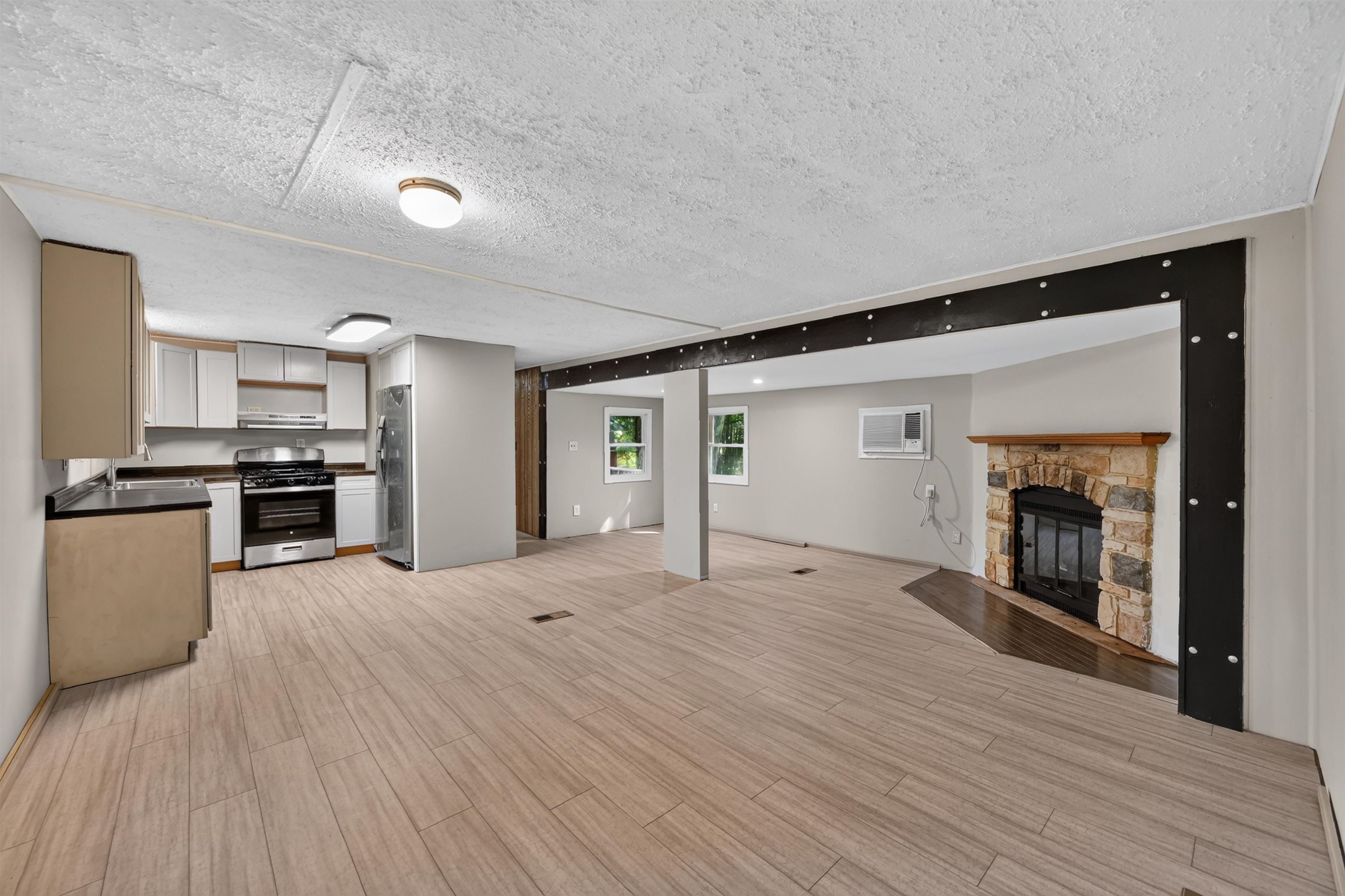249 East Bradford Road Midland, MI 48640 - Photo 5 of 66