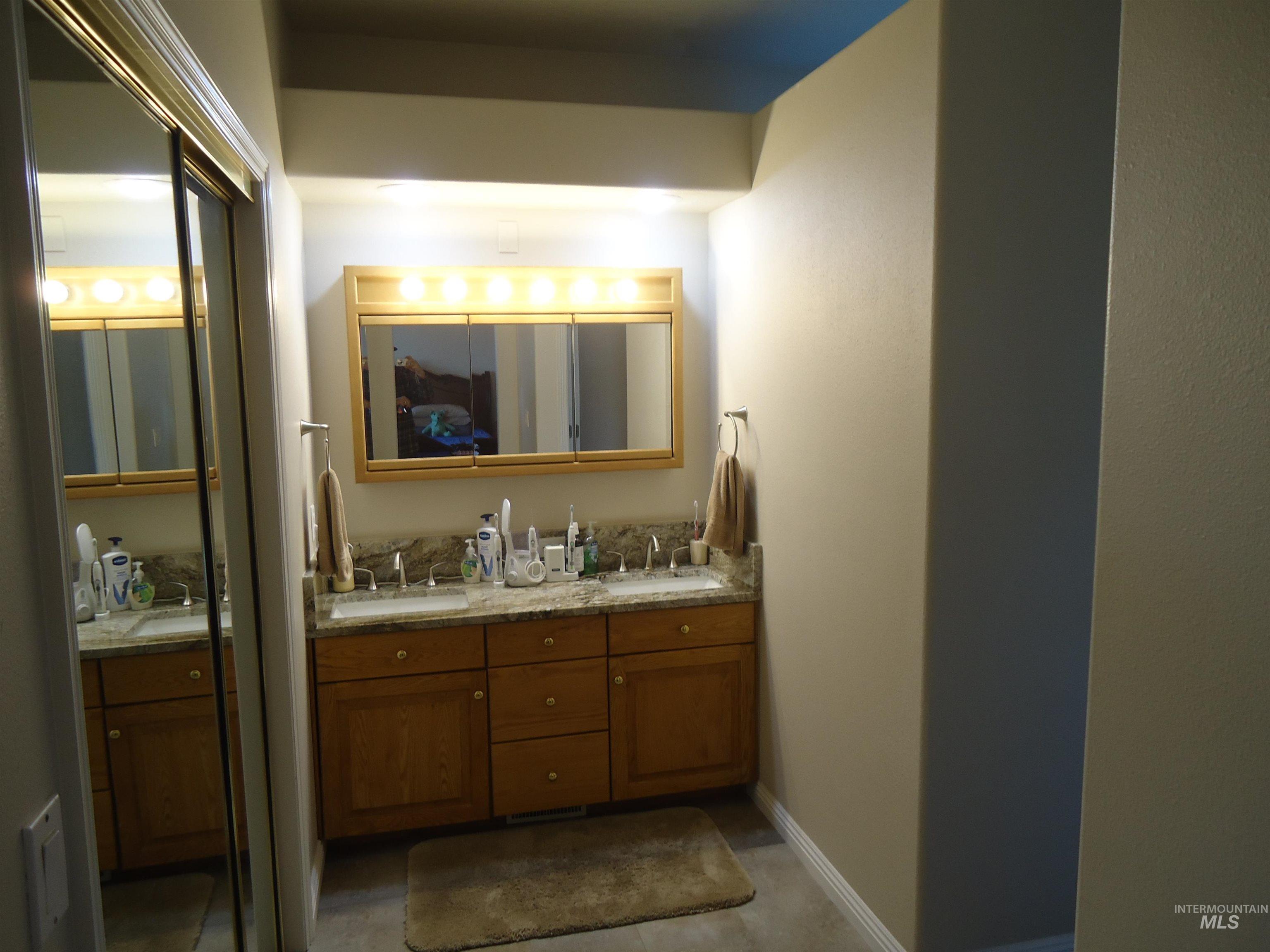 2734 North Turnberry Way Meridian, ID 83646 - Photo 11 of 18 Bathroom with double vanity