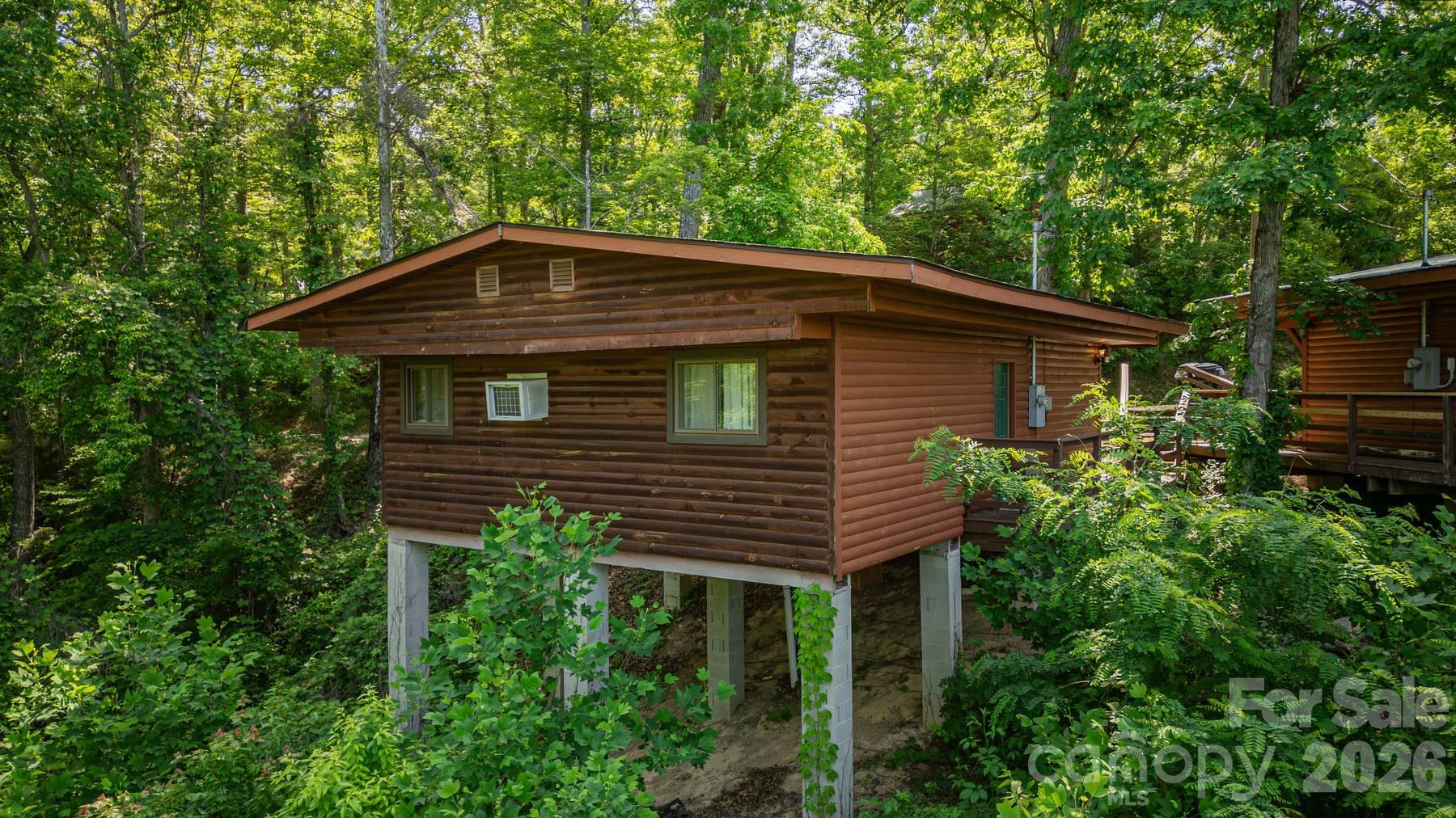 319 Blue Ridge Parkway, Unit 53 Bryson City, NC 28713 - Photo 2 of 22 a front view of a house with a garden