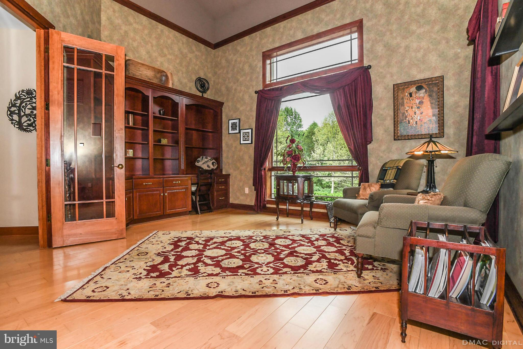 2000 Dixon Road Frederick, MD 21704 - Photo 6 of 30 Living Room
