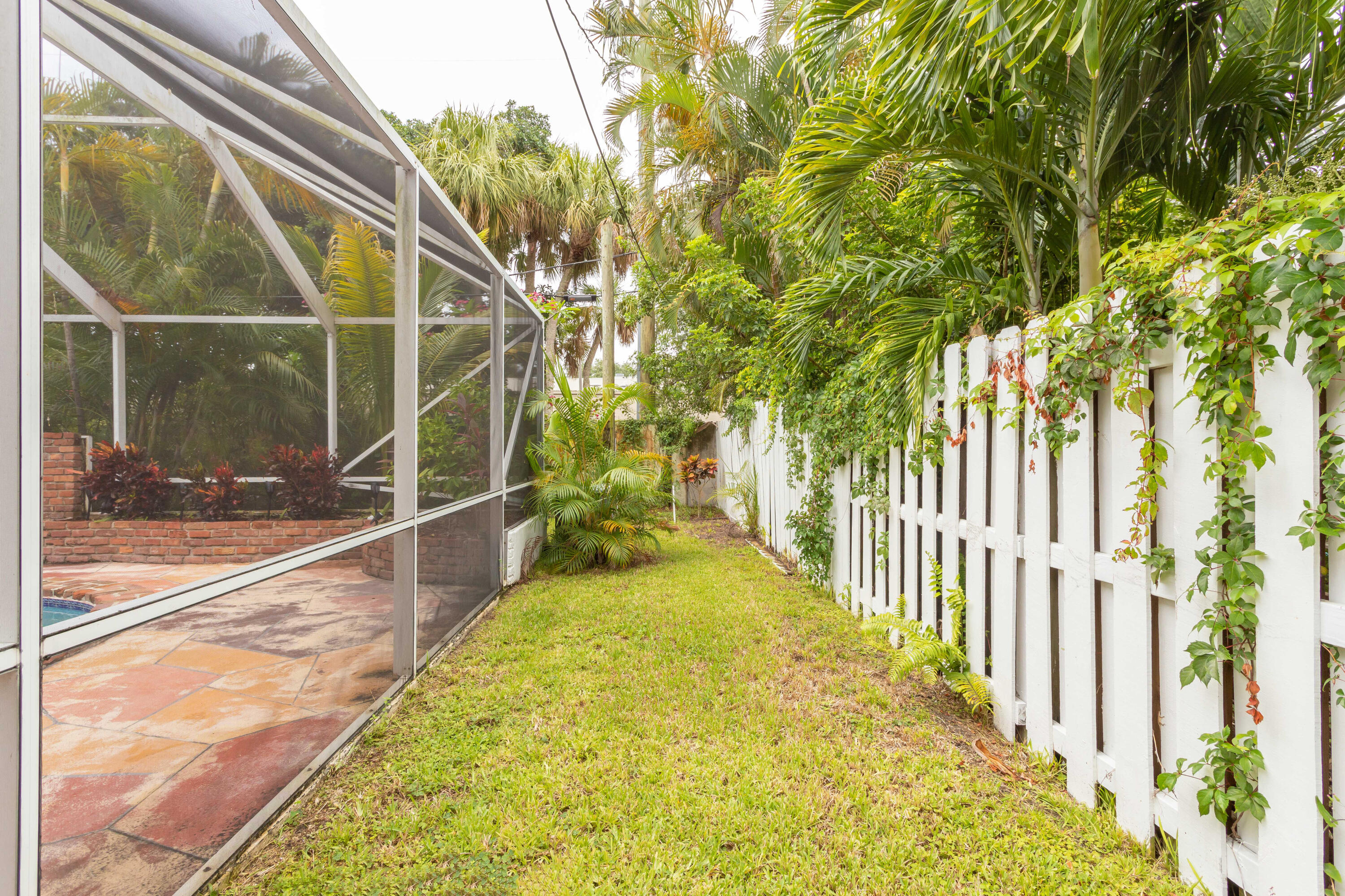 1346 Northwest 4th Street Boca Raton, FL 33486 - Photo 28 of 33 a view of a garden