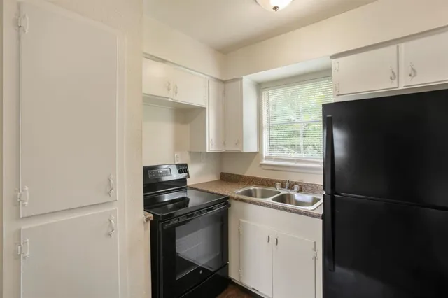 $599 | 5415 3 Rd Street, Unit 3, Danbury, TX 77534