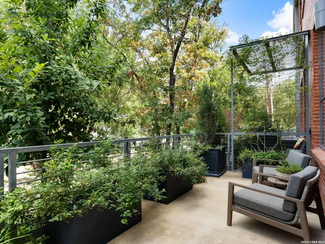 $1,000,000 | 114 Camp Street, Unit 107, San Antonio, TX 78204