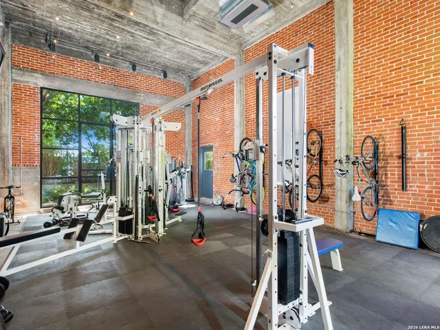 $1,000,000 | 114 Camp Street, Unit 107, San Antonio, TX 78204