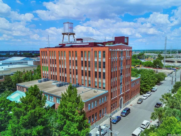 a view of a back yard of the house