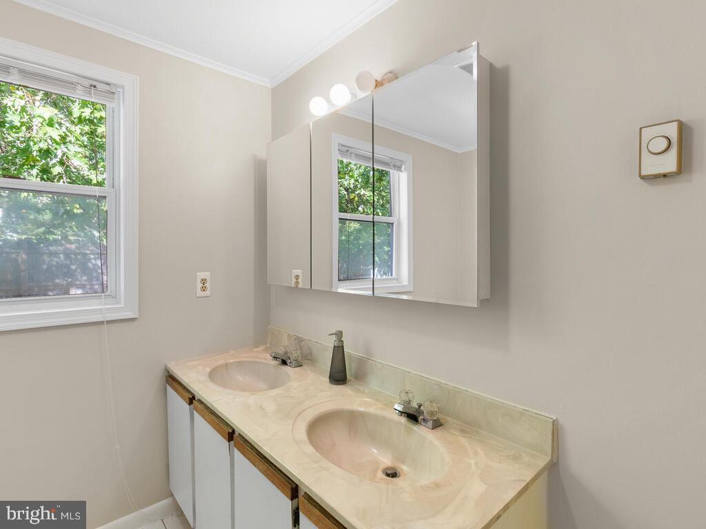 812 Cannon Road Silver Spring, MD 20904 - Photo 11 of 30