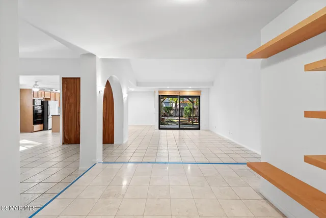 a view of an empty room and window