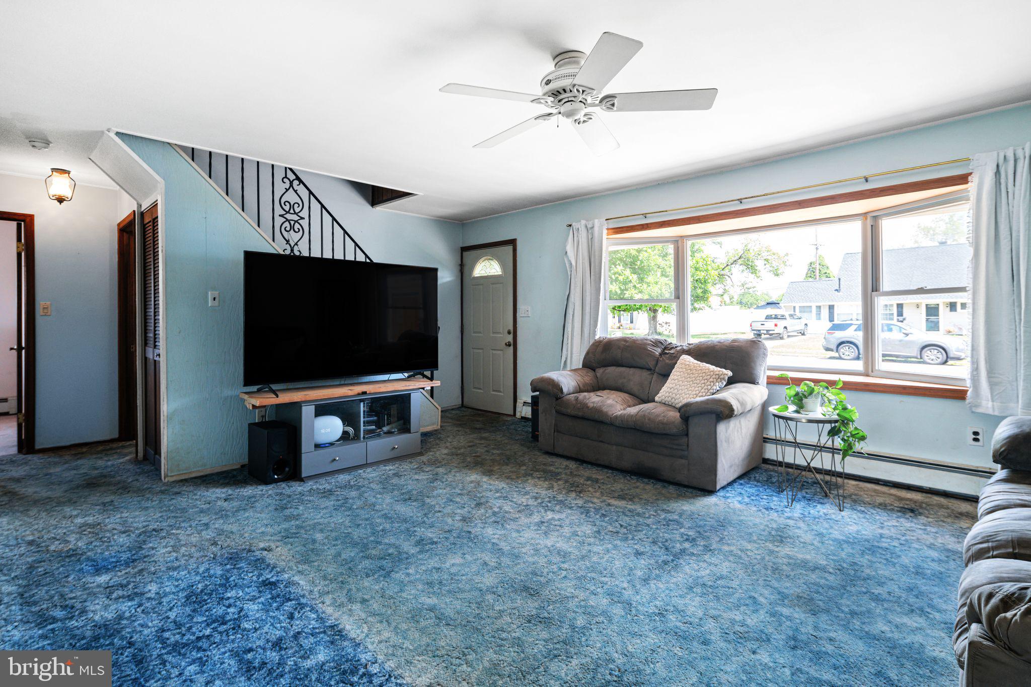 29 Cliff Road Levittown, PA 19057 - Photo 2 of 17 Gallery Image 2