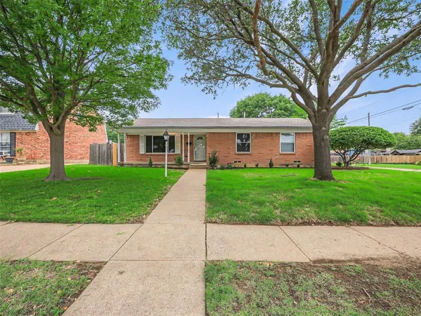 $2,400 | 700 Kindred Lane, Richardson, TX 75080