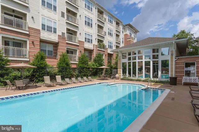 $2,080 | 2791 Centerboro Drive, Unit 284, Vienna, VA 22181